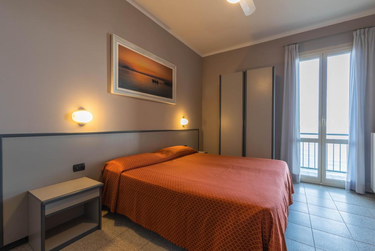 Hotel Danio Lungomare Alassio Exterior photo