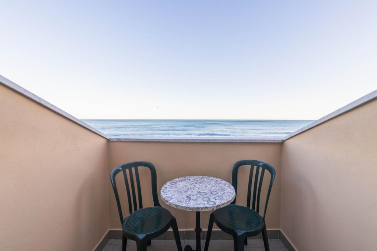 Hotel Danio Lungomare Alassio Exterior photo