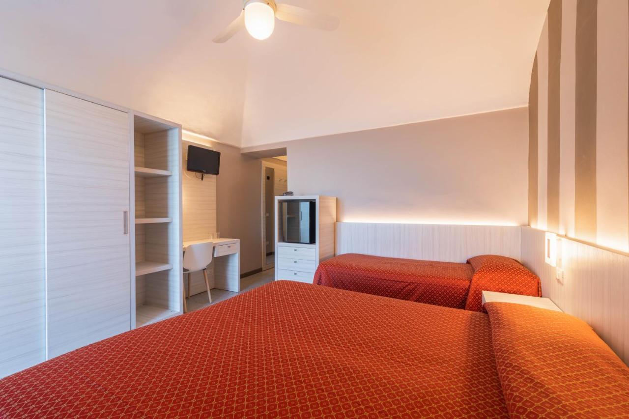 Hotel Danio Lungomare Alassio Exterior photo