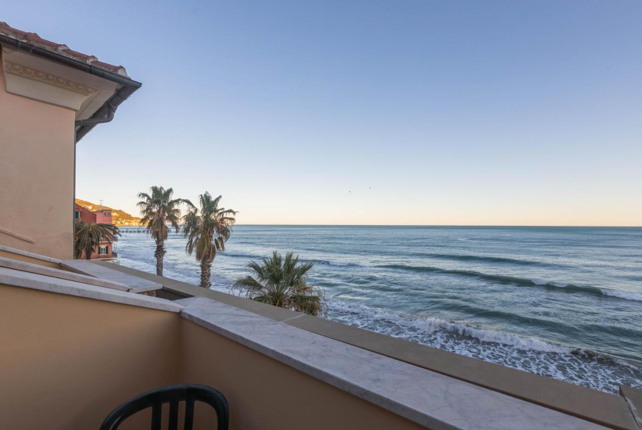 Hotel Danio Lungomare Alassio Exterior photo