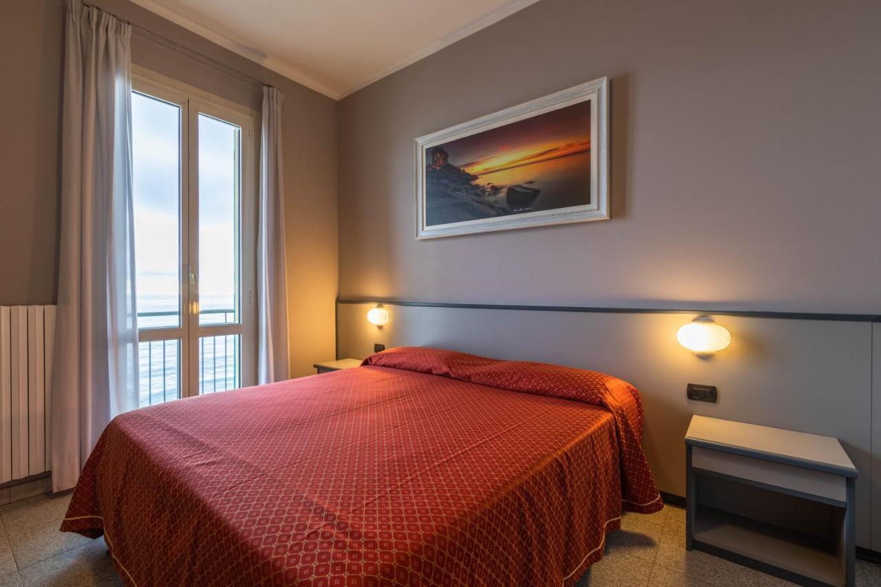 Hotel Danio Lungomare Alassio Exterior photo