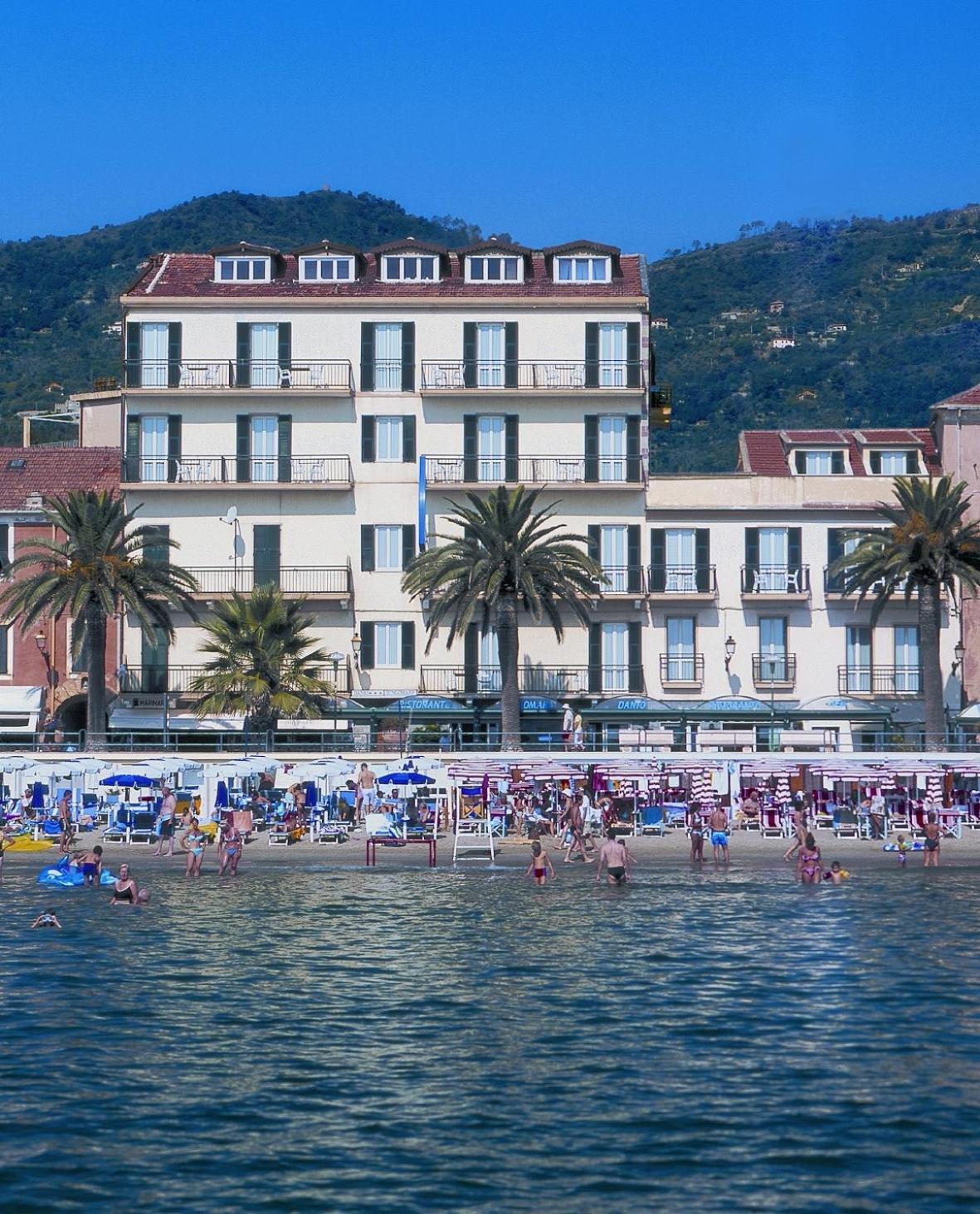 Hotel Danio Lungomare Alassio Exterior photo