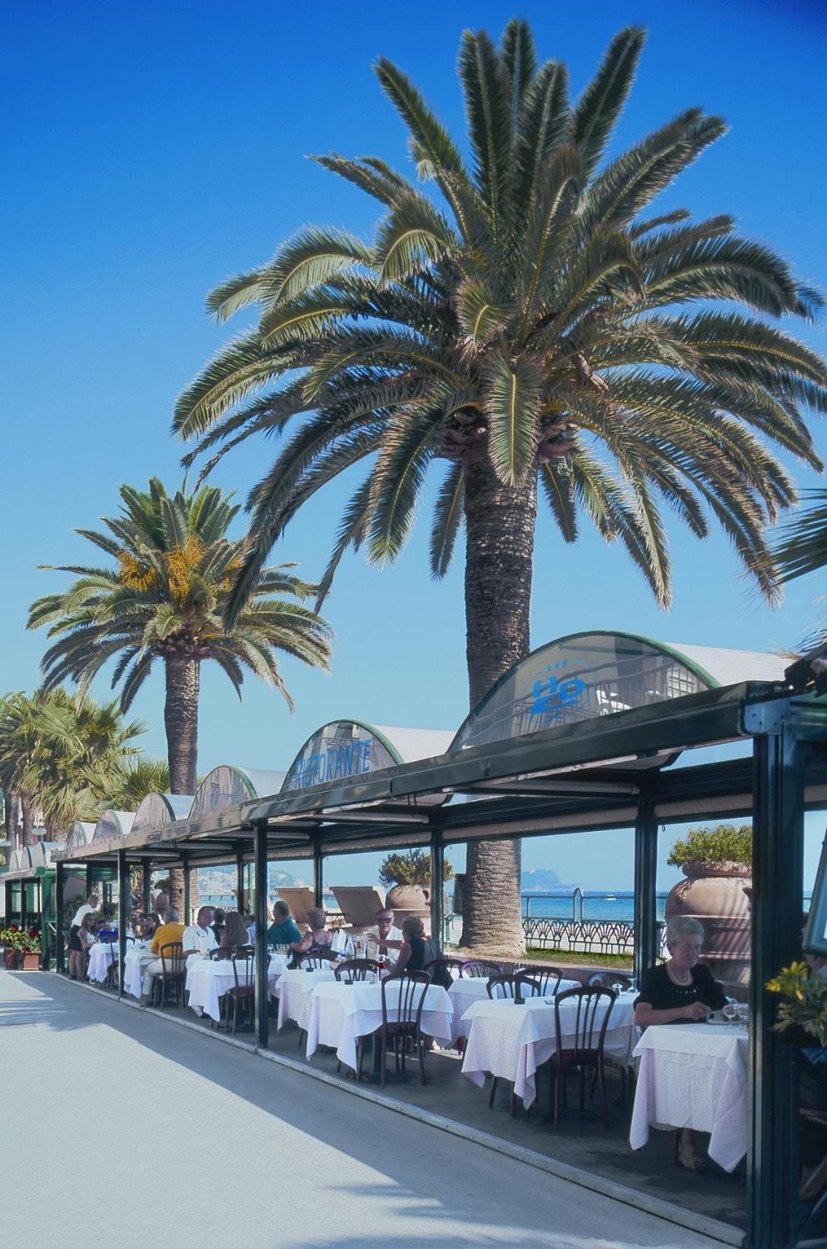 Hotel Danio Lungomare Alassio Exterior photo
