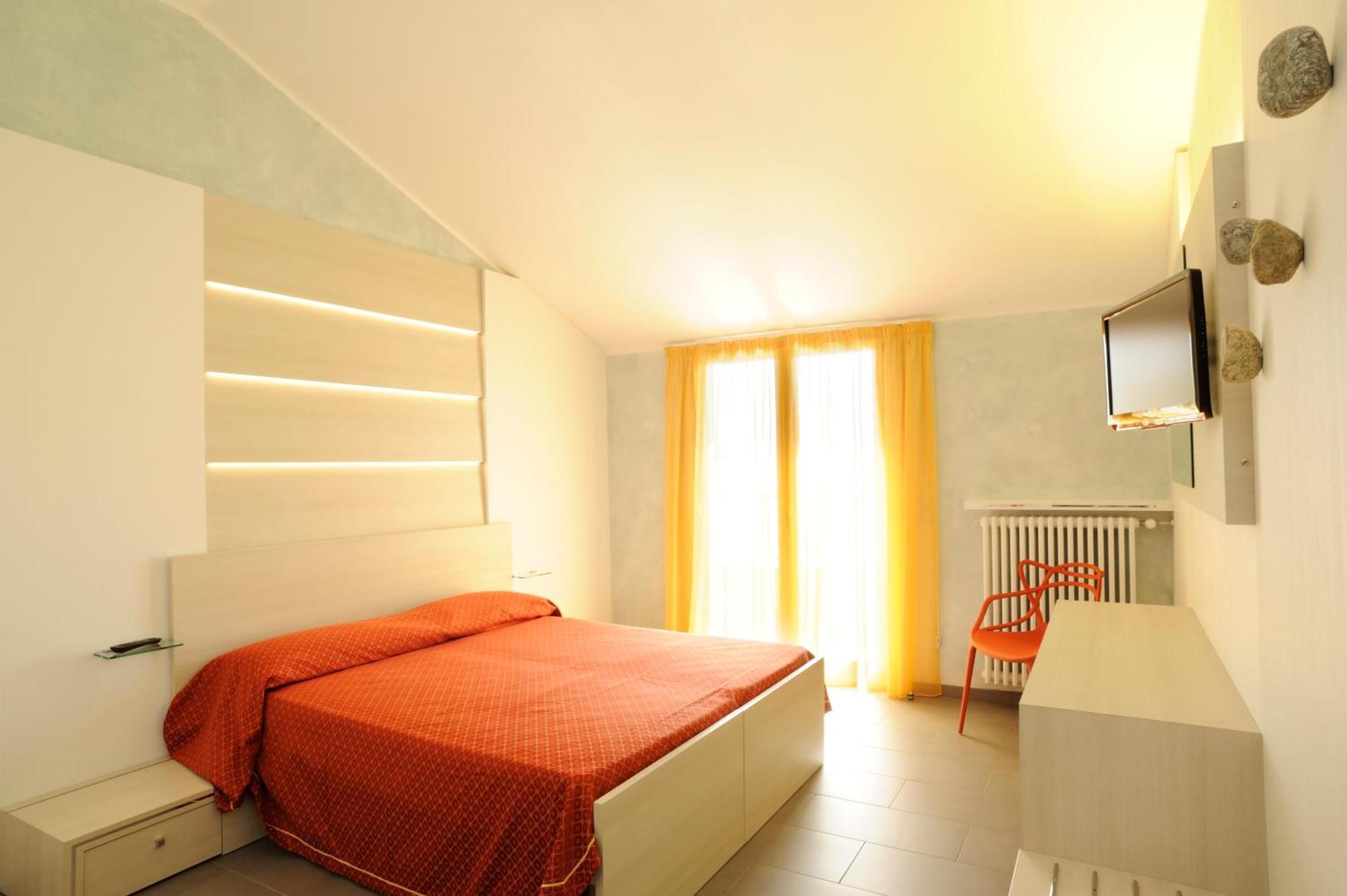 Hotel Danio Lungomare Alassio Exterior photo